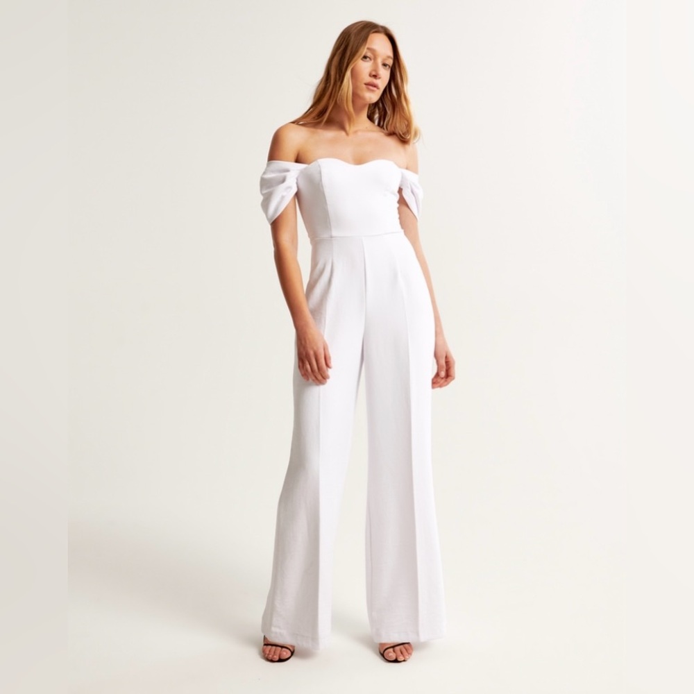 Abercrombie & Fitch Off-The-Shoulder Premium Crepe Jumpsuit in White, size L